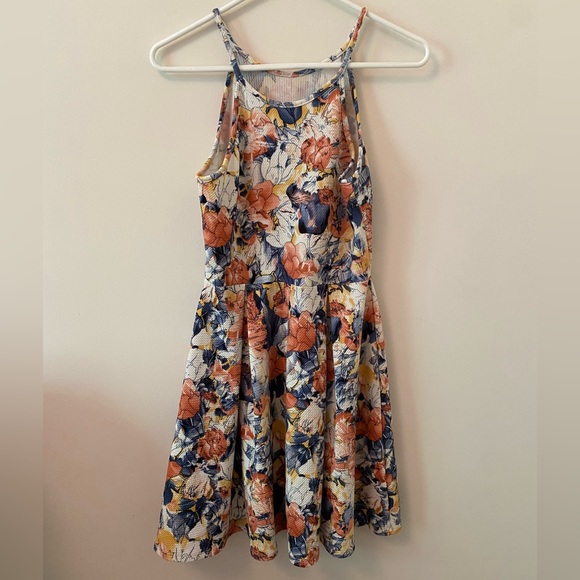 💖 Ivory Cream Peplum Dress with Blue, Yellow, Pink Floral Detail (M) - Picture 2 of 3